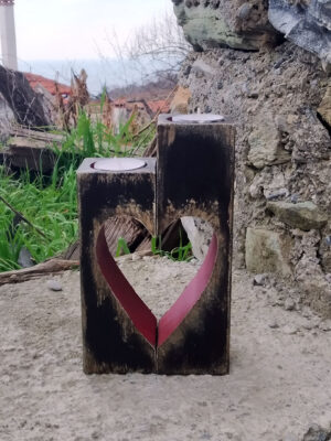 Χειροποίητο ξύλινο κηροπήγιο σε σχήμα καρδιάς