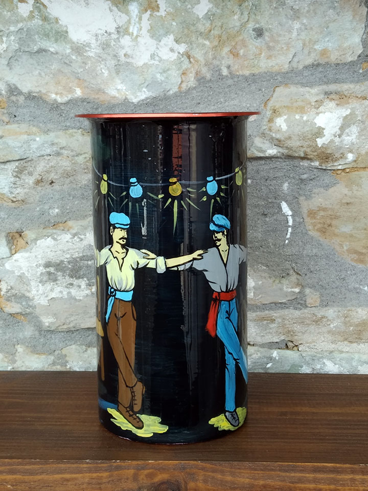 Χειροποίητο οινόμετρο-κατρούτσος συρτάκι Χειροποίητο οινόμετρο-κατρούτσος συρτάκι Λίτρου