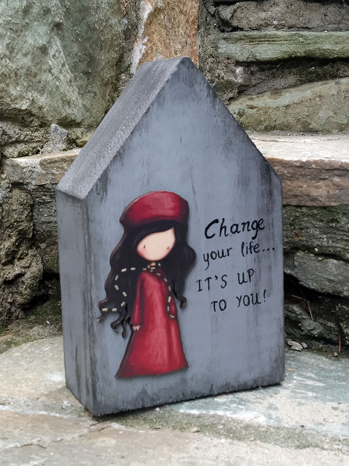 Χειροποίητο παιδικό διακοσμητικό σπιτάκι από μασίφ ξύλο ελάτης και ξύλινο στοιχείο σαντόρο. Χειροποίητο παιδικό διακοσμητικό σπιτάκι από μασίφ ξύλο ελάτης και ξύλινο στοιχείο σαντόρο.