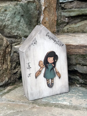 Χειροποίητο παιδικό διακοσμητικό σπιτάκι από μασίφ ξύλο ελάτης και ξύλινο στοιχείο σαντόρο