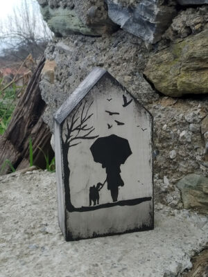 Χειροποίητο ξύλινο διακοσμητικό σπιτάκι – βιβλιοστάτης, βόλτα με σκύλο