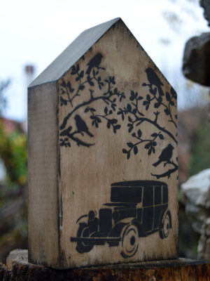 Χειροποίητο ξύλινο διακοσμητικό σπιτάκι – βιβλιοστάτης, το τζίπ