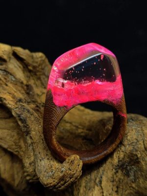 Δαχτυλίδι από ξύλο και υγρό γυαλί