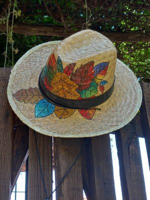 Χειροποίητο ψάθινο καπέλο ζωγραφισμένο στο χέρι