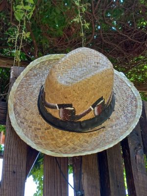 Χειροποίητο ψάθινο καπέλο ζωγραφισμένο στο χέρι