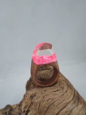 Δαχτυλίδι από ξύλο και υγρό γυαλί